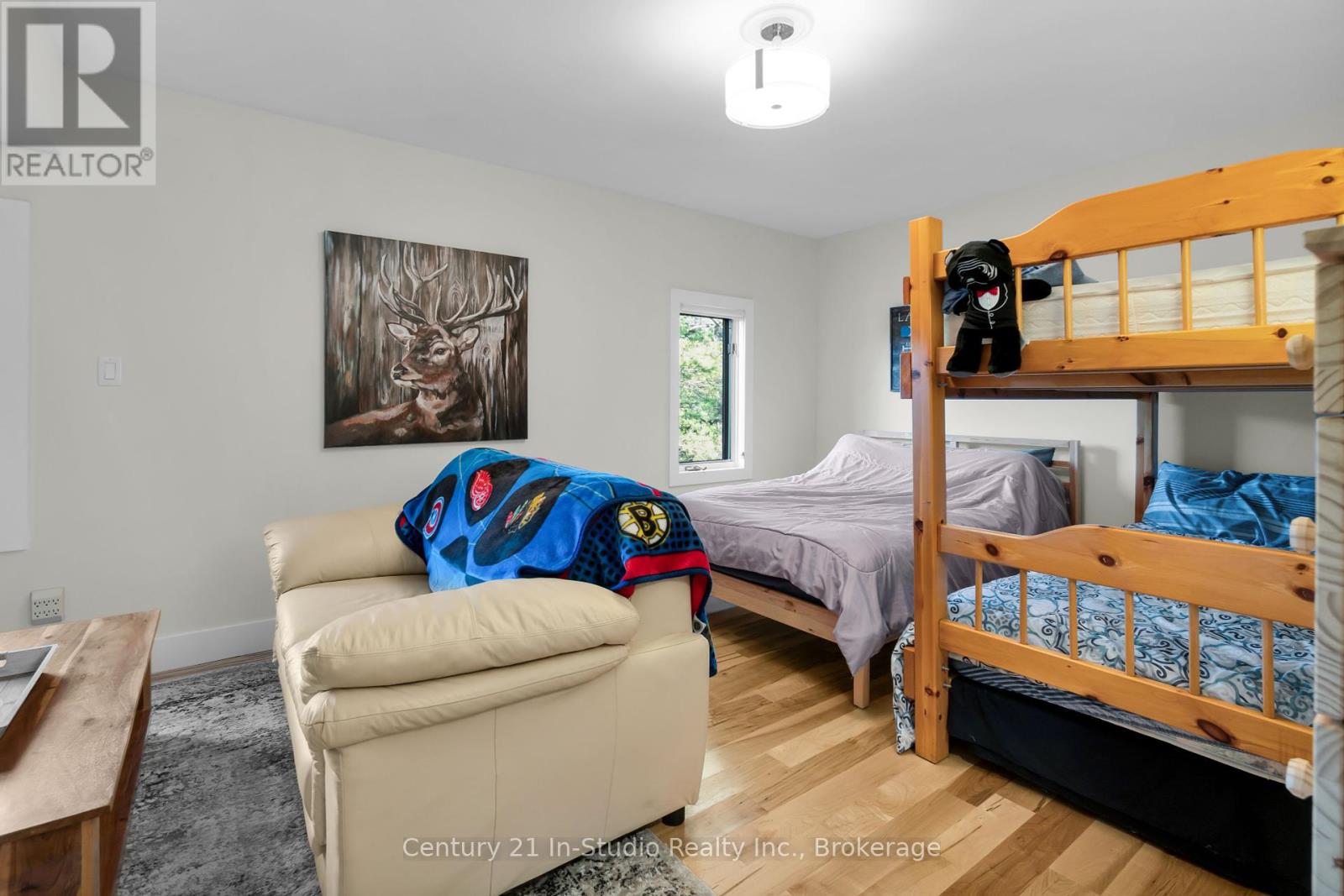 Photo 4 of 551 Peninsula Road, Gravenhurst ON