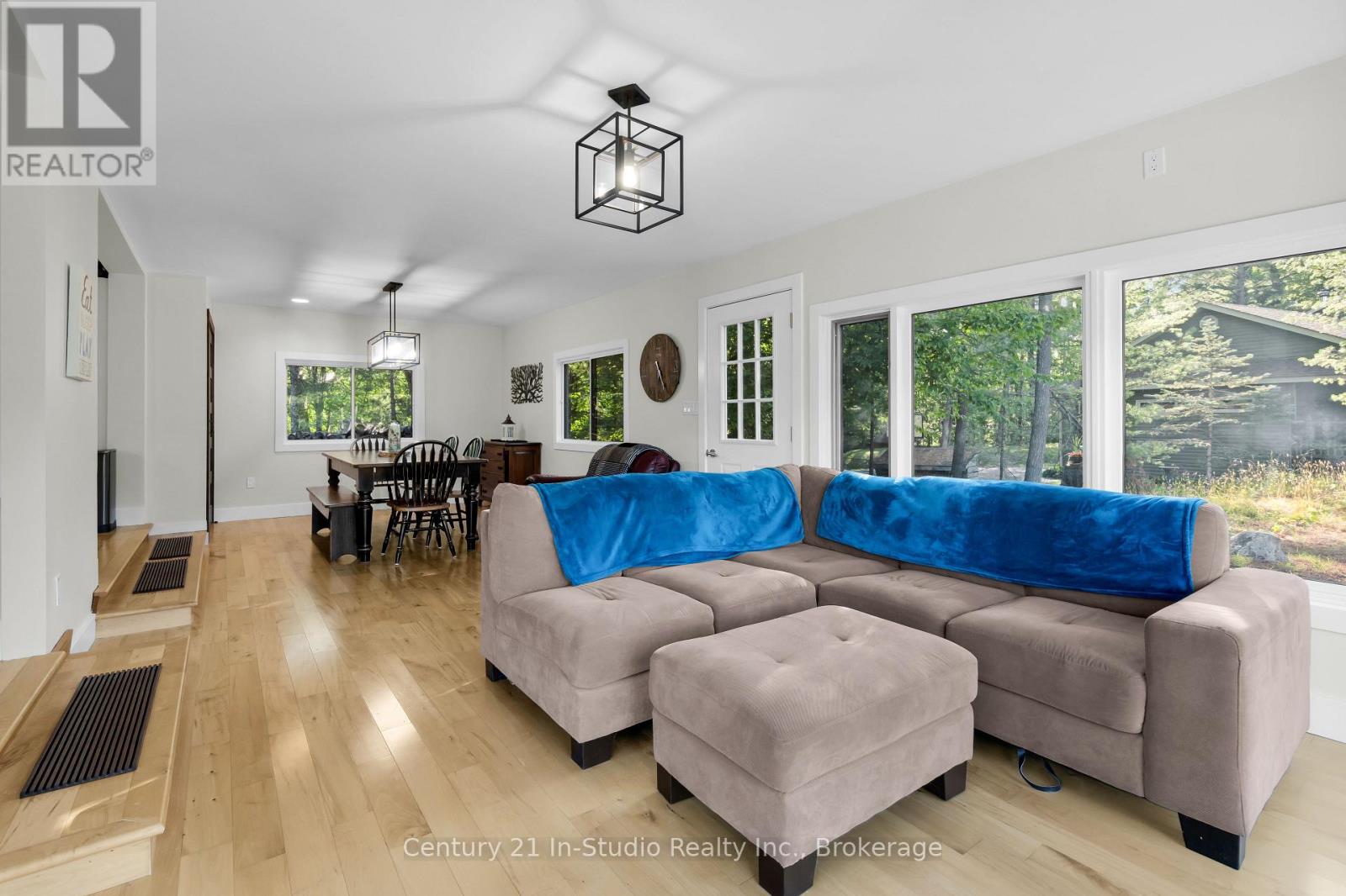 Photo 37 of 551 Peninsula Road, Gravenhurst ON