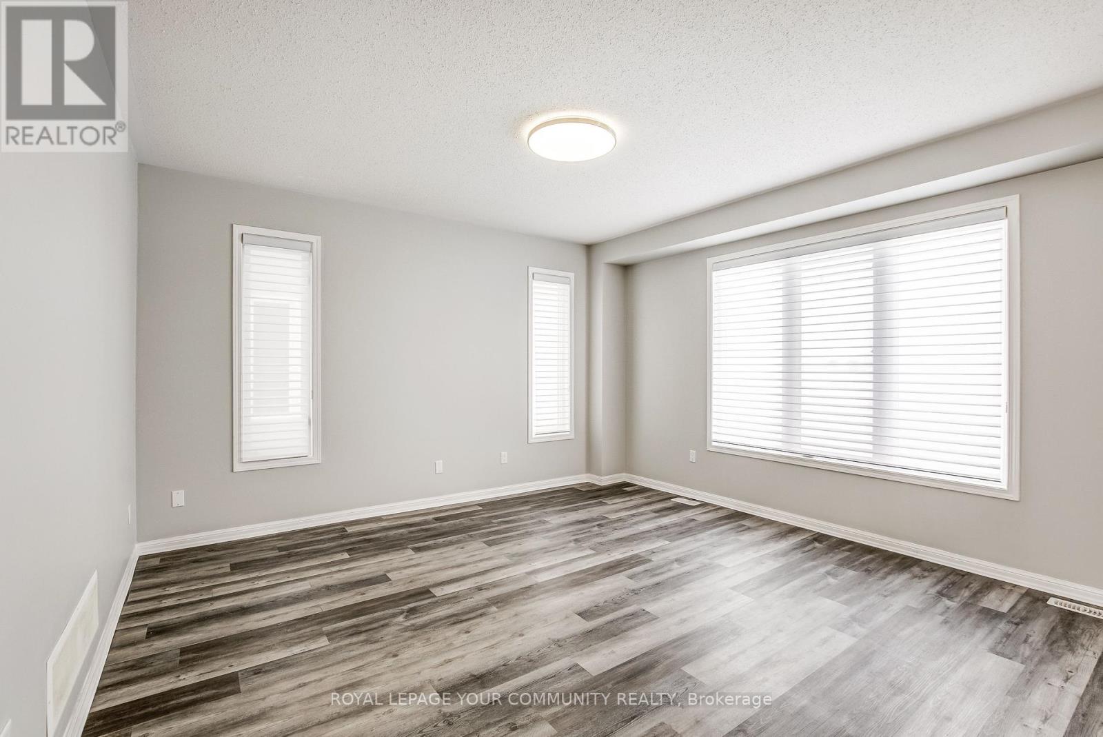 Photo 23 of 16 Don Hadden Crescent, Brock ON