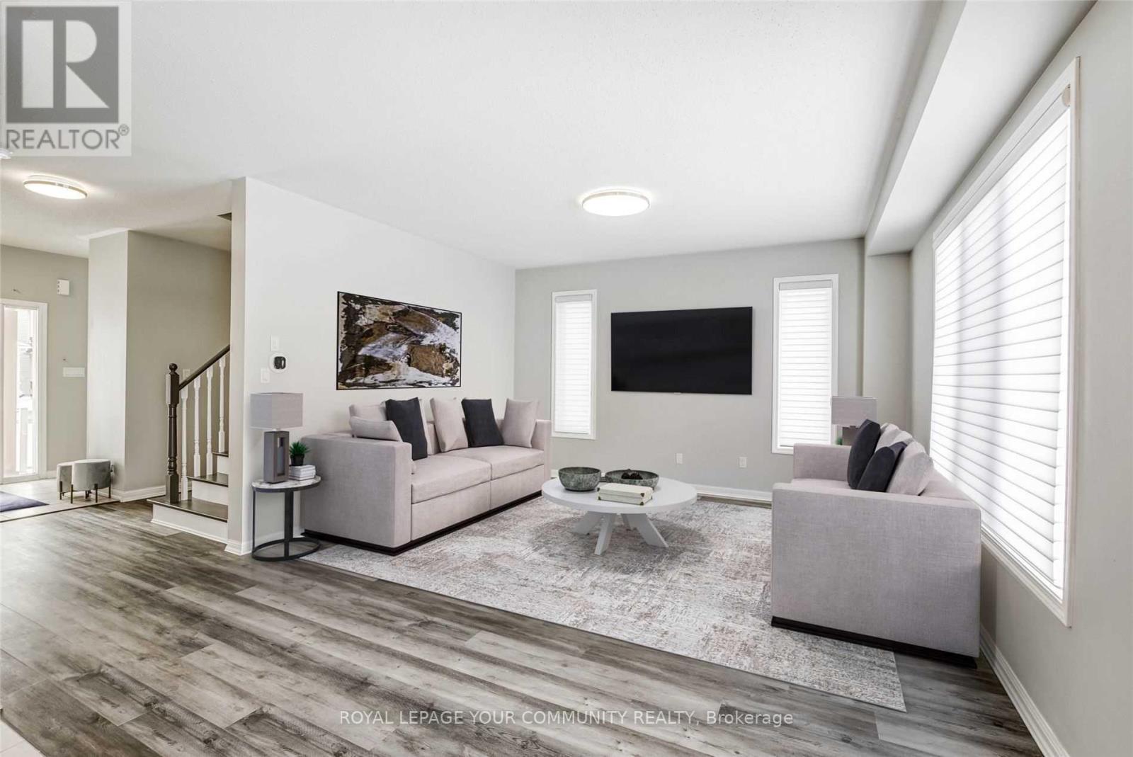Photo 5 of 16 Don Hadden Crescent, Brock ON