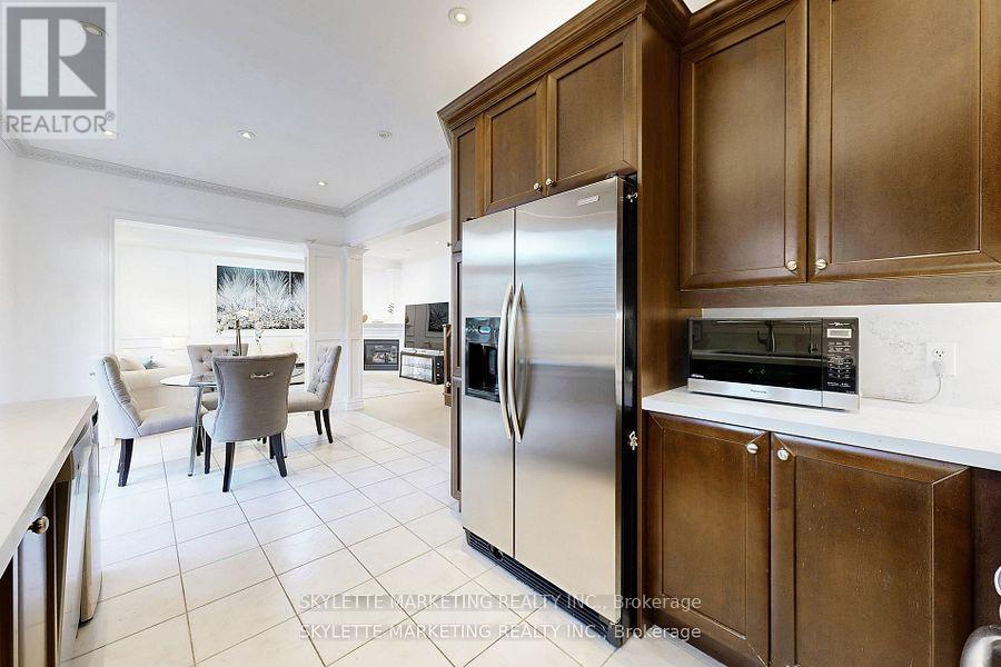 Photo 35 of 237 Woodspring Avenue, Newmarket ON