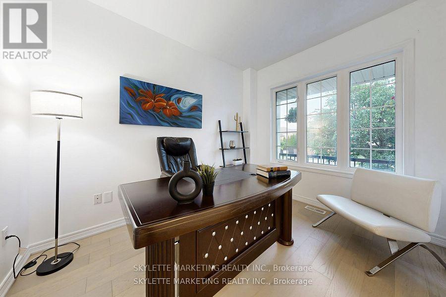 Photo 7 of 237 Woodspring Avenue, Newmarket ON
