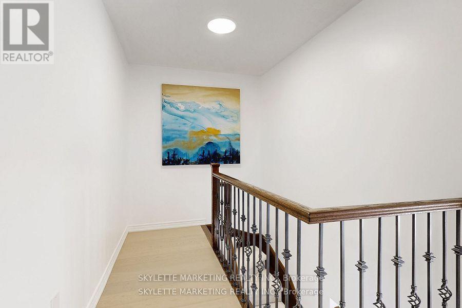 Photo 15 of 237 Woodspring Avenue, Newmarket ON