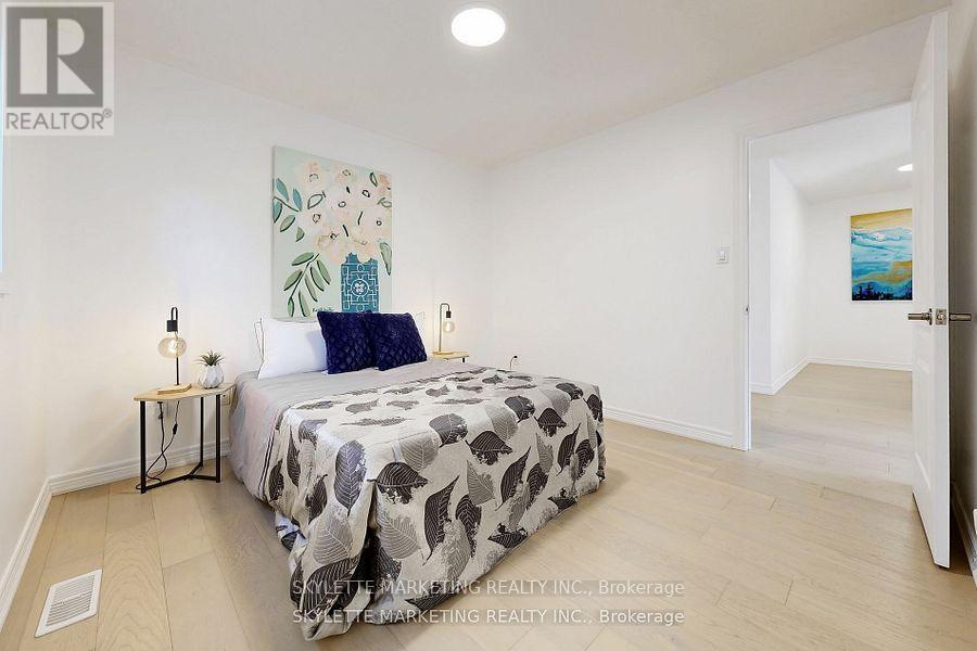 Photo 6 of 237 Woodspring Avenue, Newmarket ON