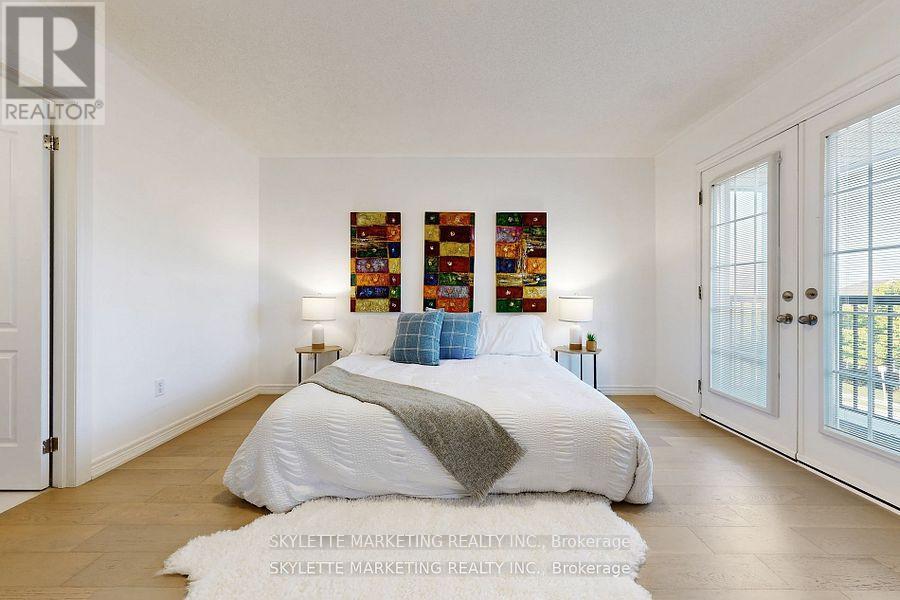 Photo 16 of 237 Woodspring Avenue, Newmarket ON