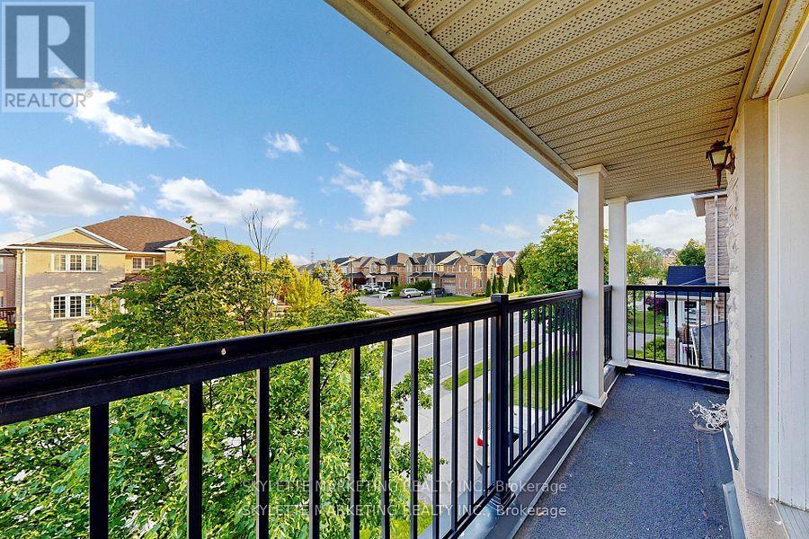 Photo 9 of 237 Woodspring Avenue, Newmarket ON