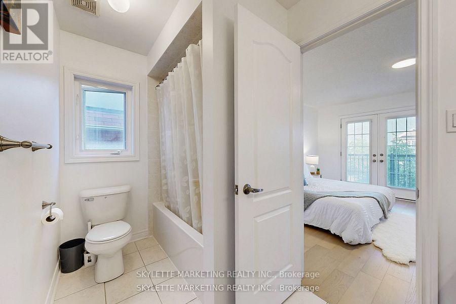 Photo 40 of 237 Woodspring Avenue, Newmarket ON