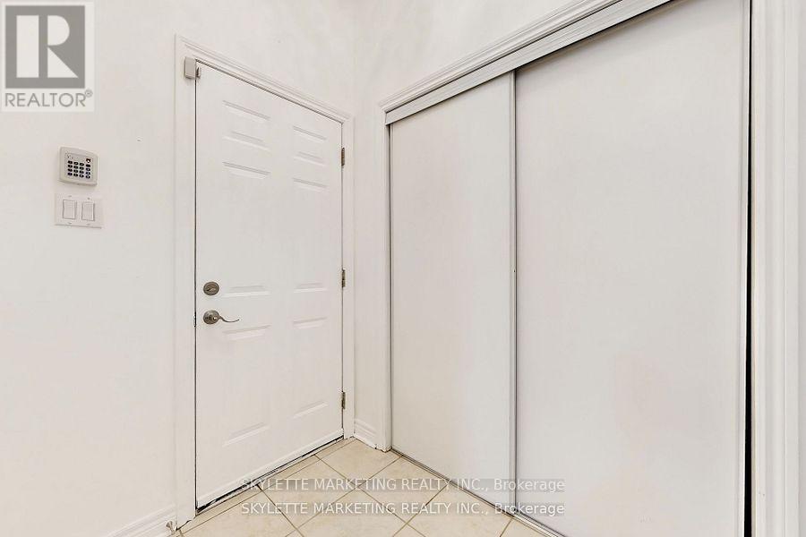 Photo 30 of 237 Woodspring Avenue, Newmarket ON