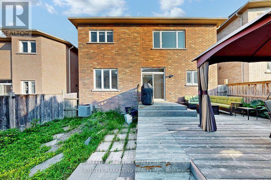 Photo 26 of 237 Woodspring Avenue, Newmarket ON