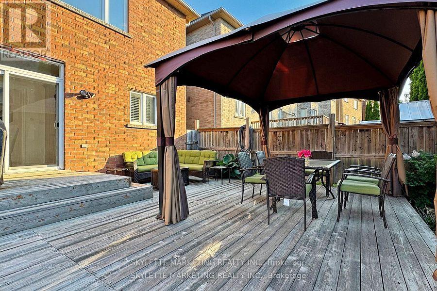 Photo 8 of 237 Woodspring Avenue, Newmarket ON