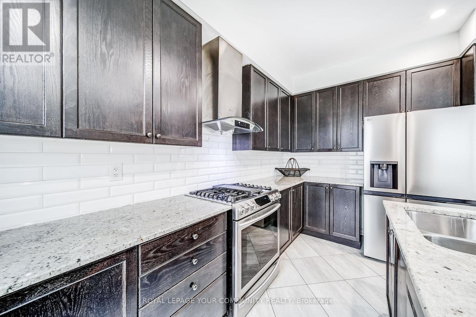 Photo 6 of 57 Lampkin Street, Georgina ON