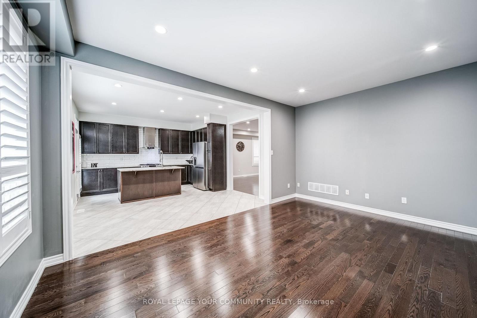Photo 13 of 57 Lampkin Street, Georgina ON