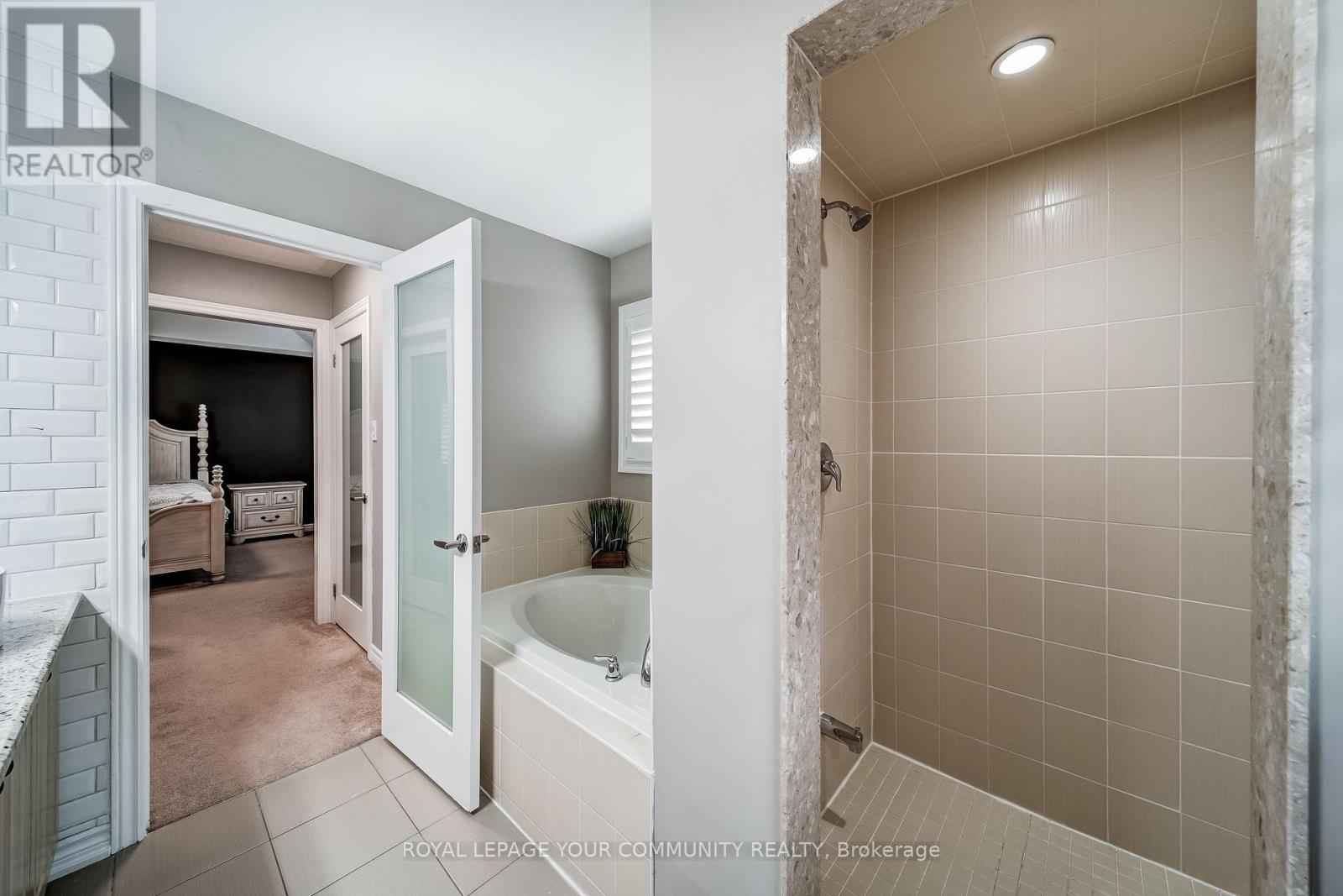 Photo 23 of 57 Lampkin Street, Georgina ON
