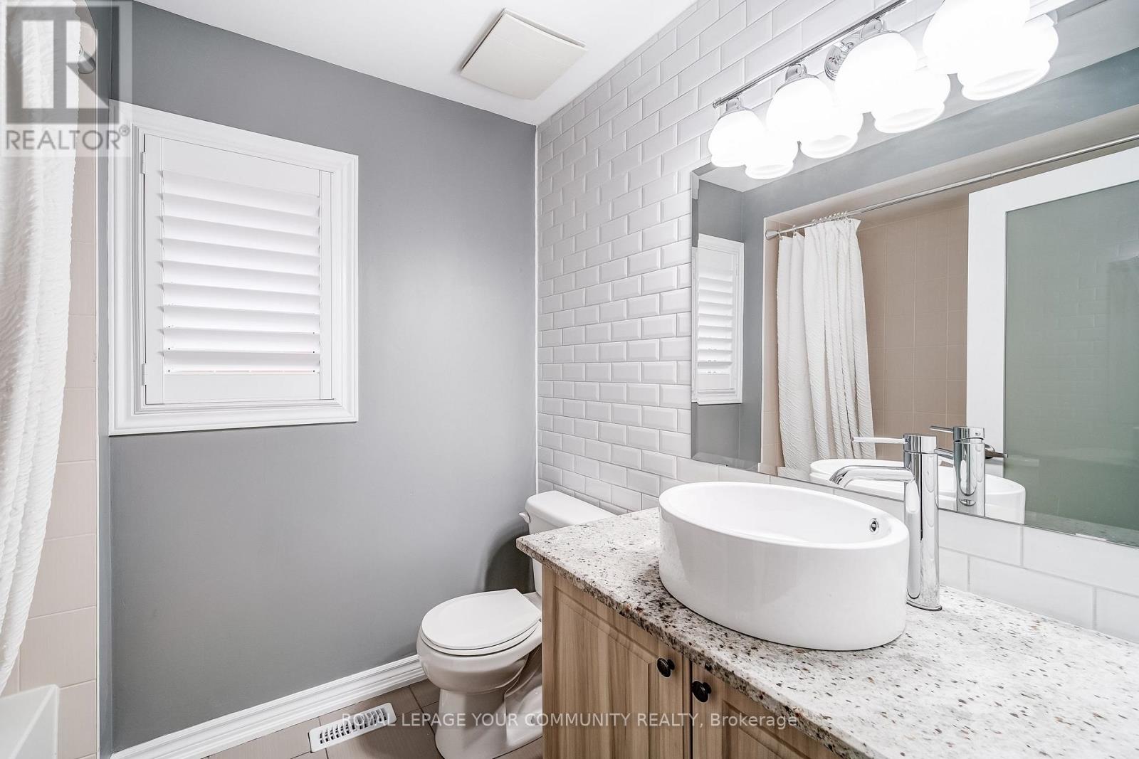 Photo 10 of 57 Lampkin Street, Georgina ON