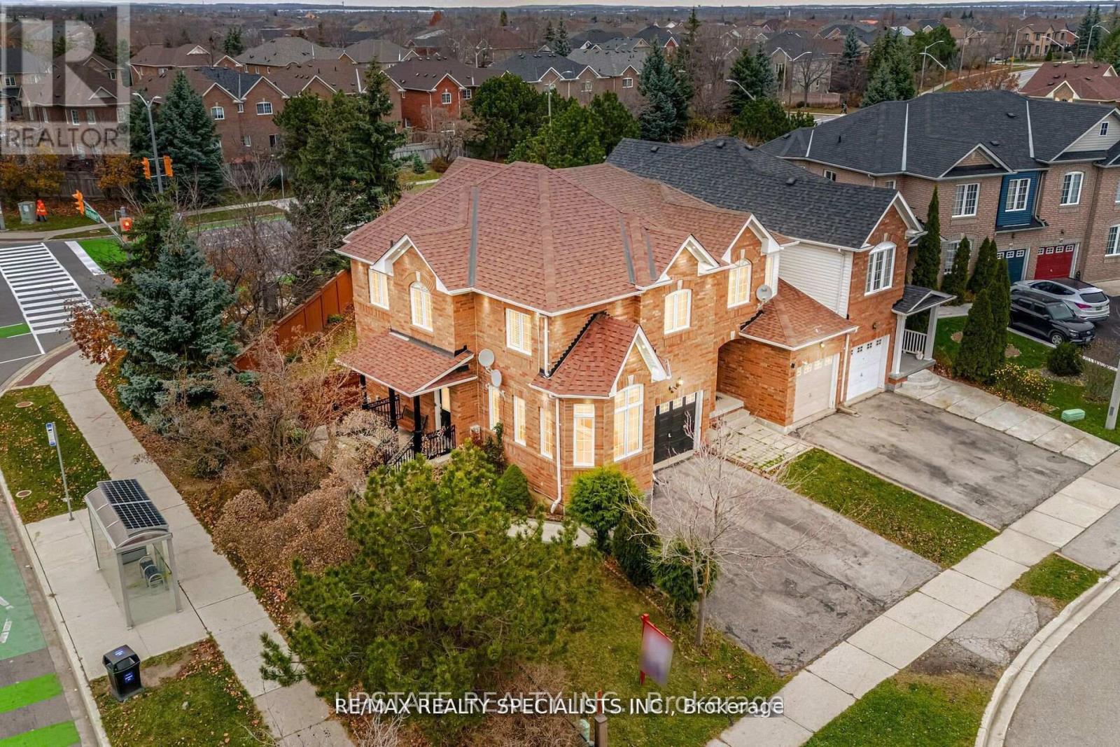 Photo 1 of 76 Thunderbird Trail, Brampton ON