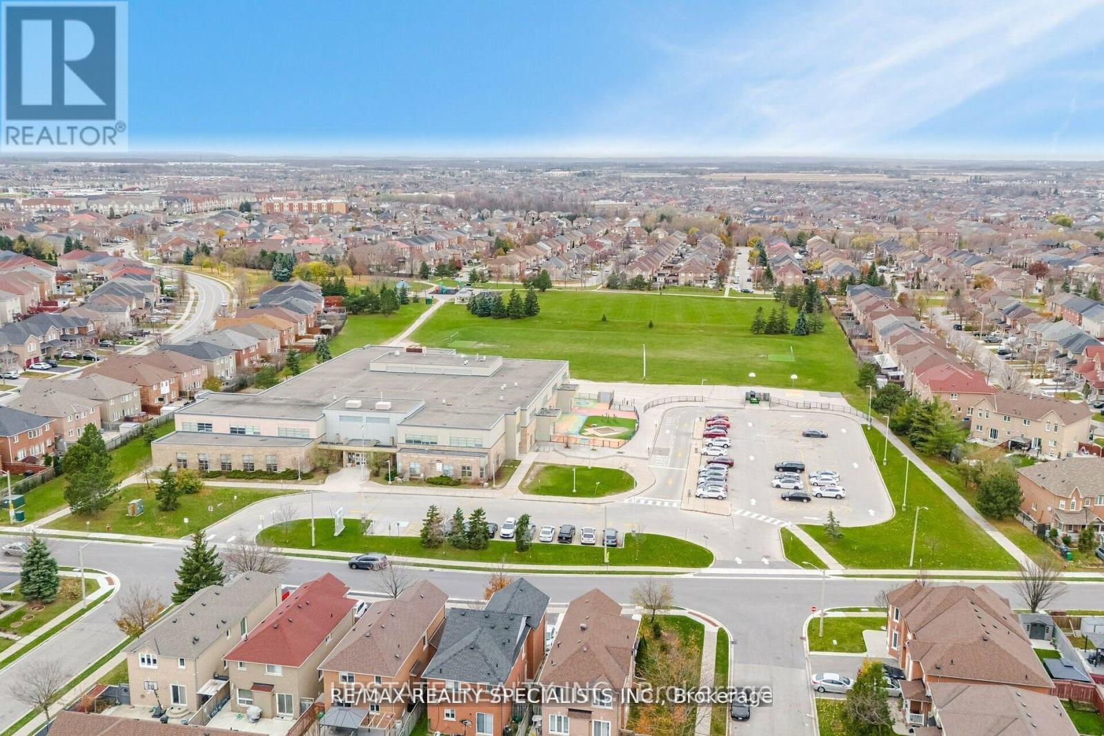 Photo 37 of 76 Thunderbird Trail, Brampton ON