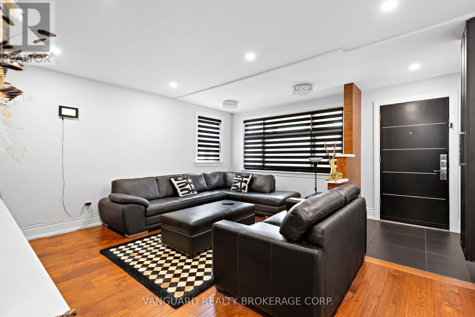 Photo 2 of 220 Belgravia Avenue, Toronto ON