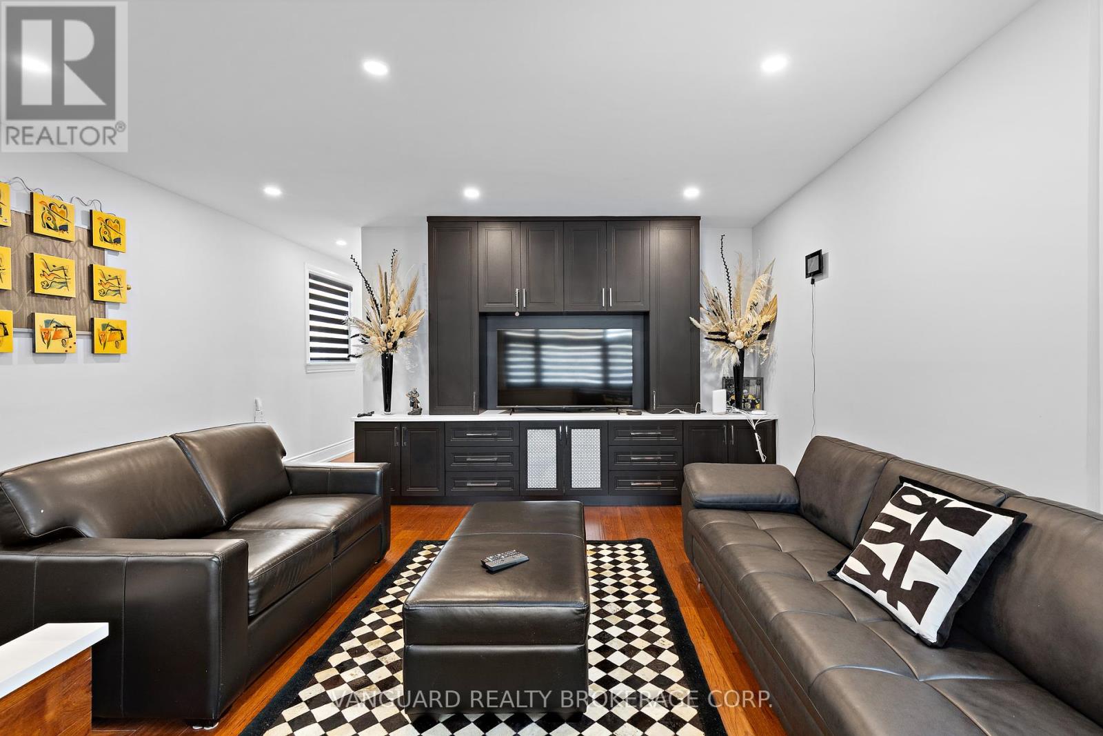 Photo 10 of 220 Belgravia Avenue, Toronto ON