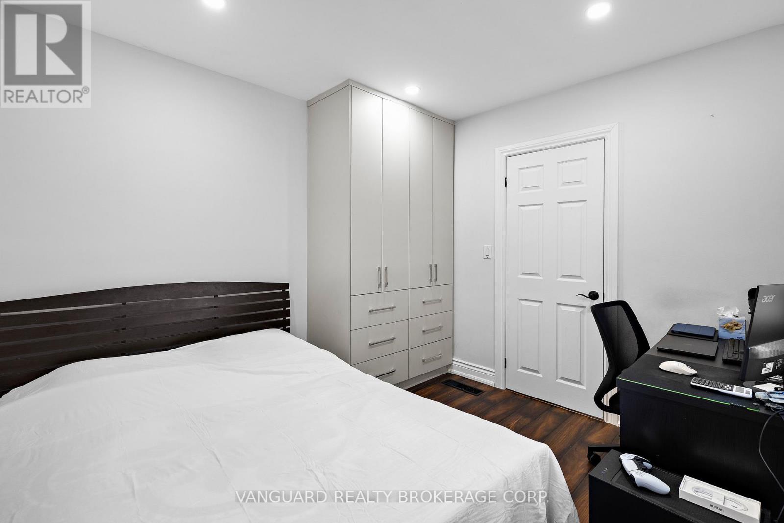 Photo 23 of 220 Belgravia Avenue, Toronto ON