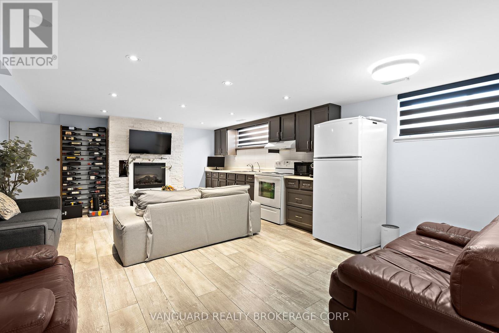 Photo 18 of 220 Belgravia Avenue, Toronto ON