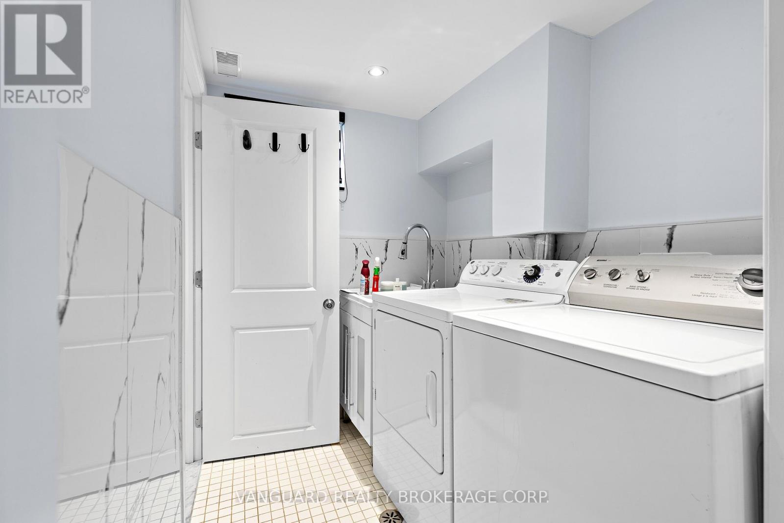 Photo 17 of 220 Belgravia Avenue, Toronto ON