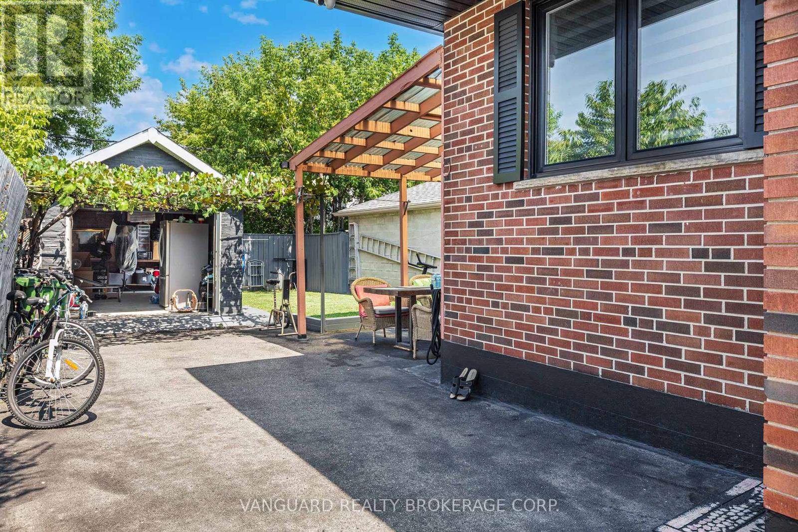 Photo 27 of 220 Belgravia Avenue, Toronto ON