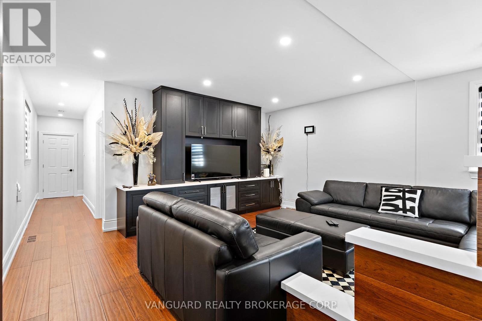 Photo 14 of 220 Belgravia Avenue, Toronto ON