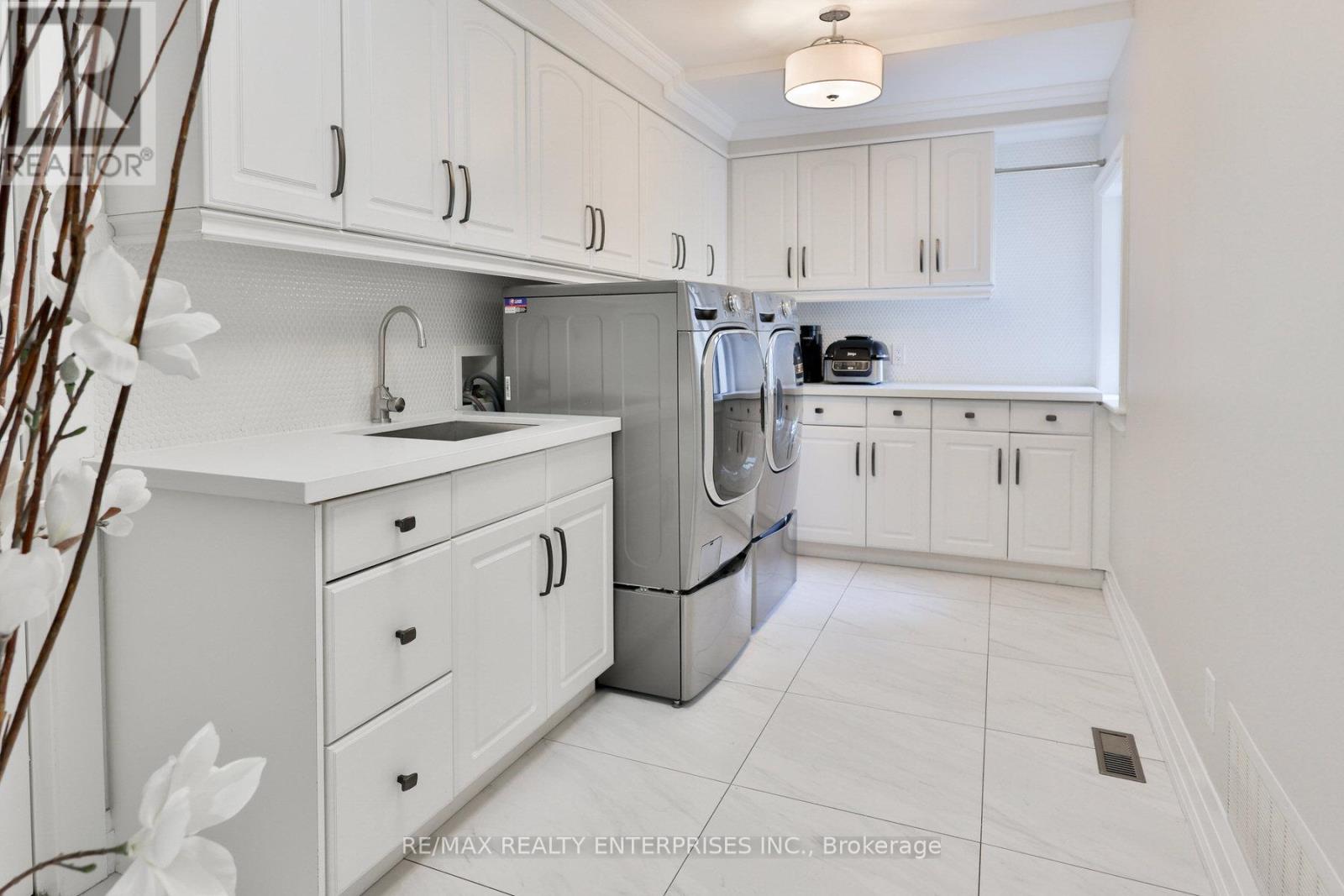 Photo 20 of 1215 Indian Road, Mississauga ON