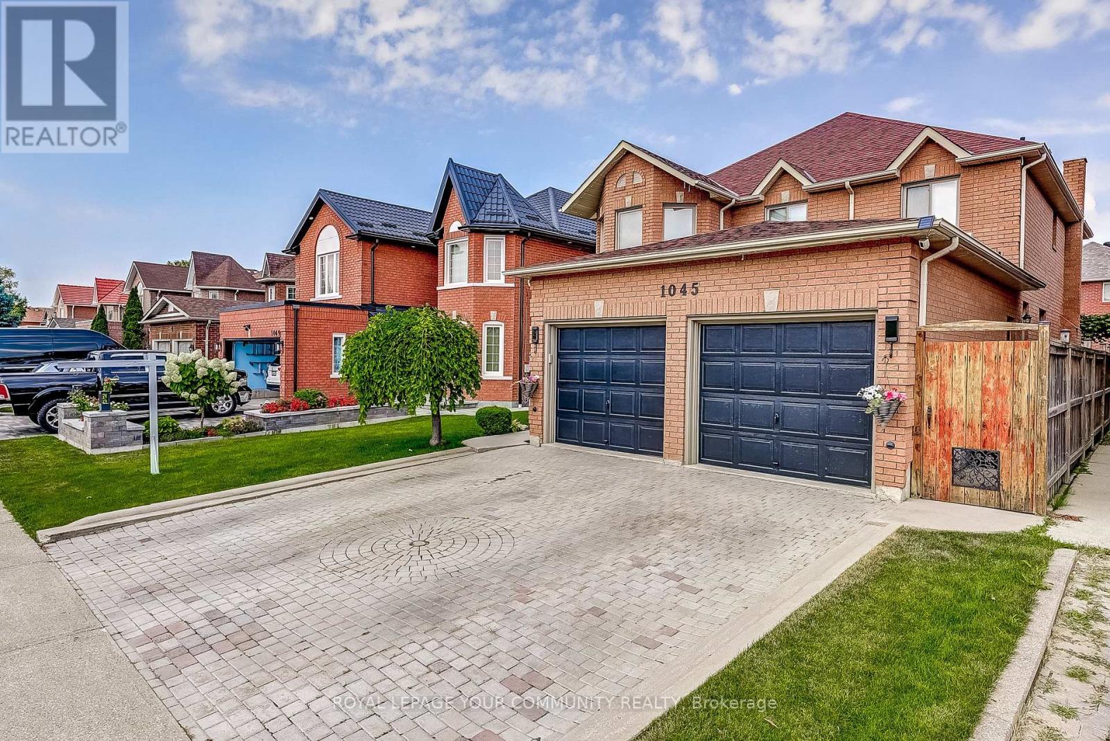 Photo 2 of 1045 Sherwood Mills Boulevard, Mississauga ON
