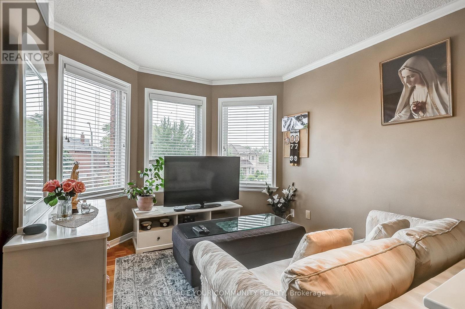 Photo 24 of 1045 Sherwood Mills Boulevard, Mississauga ON