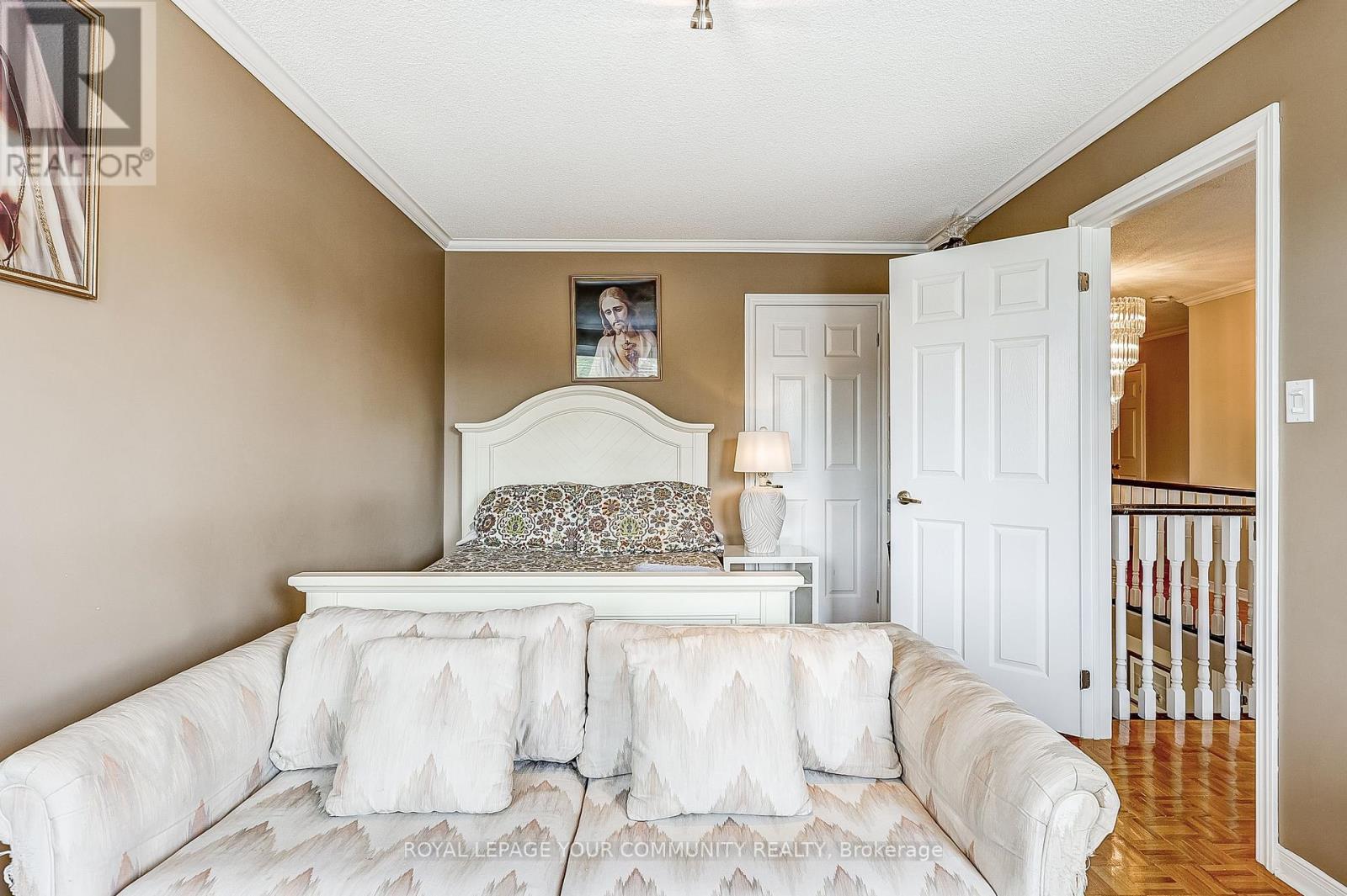 Photo 25 of 1045 Sherwood Mills Boulevard, Mississauga ON