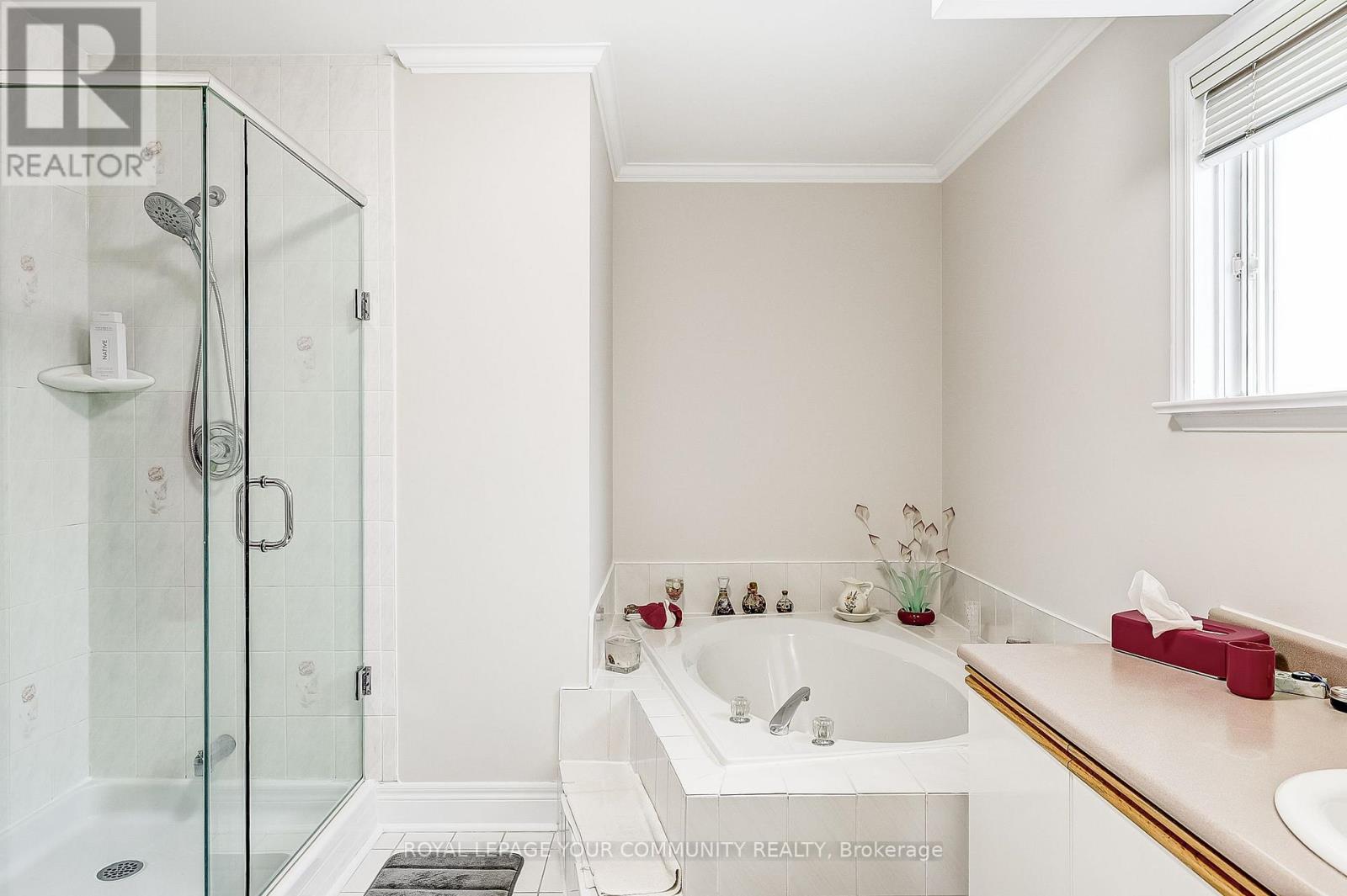 Photo 34 of 1045 Sherwood Mills Boulevard, Mississauga ON
