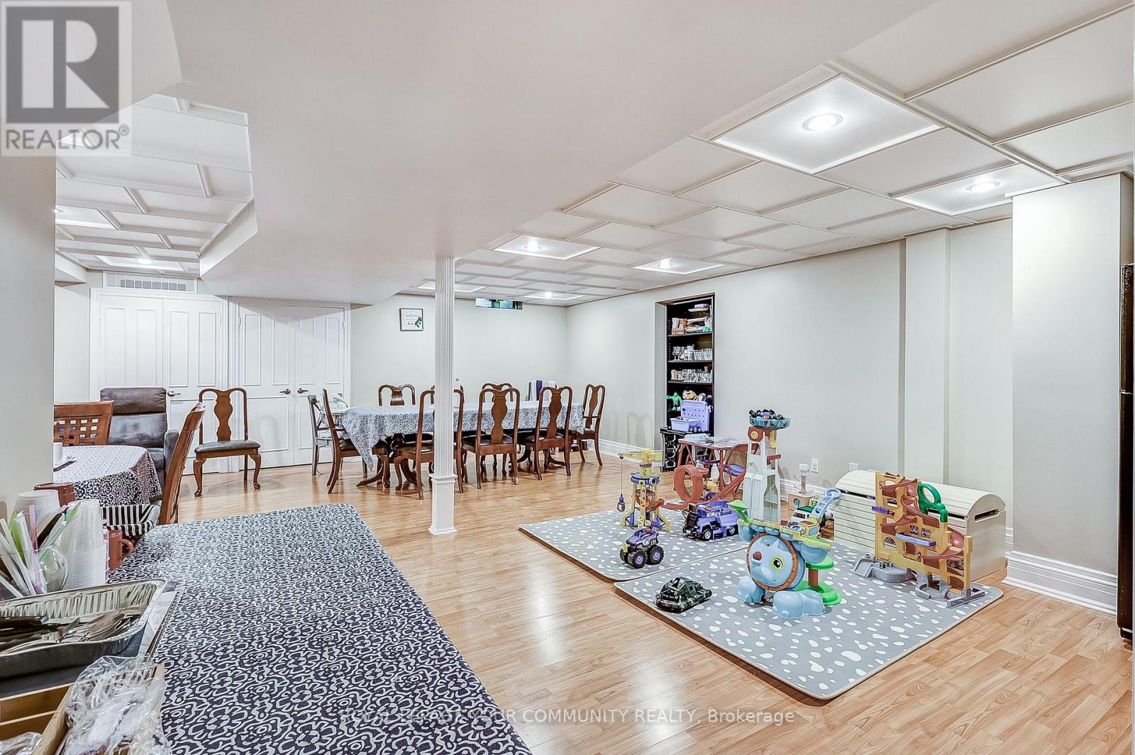 Photo 36 of 1045 Sherwood Mills Boulevard, Mississauga ON