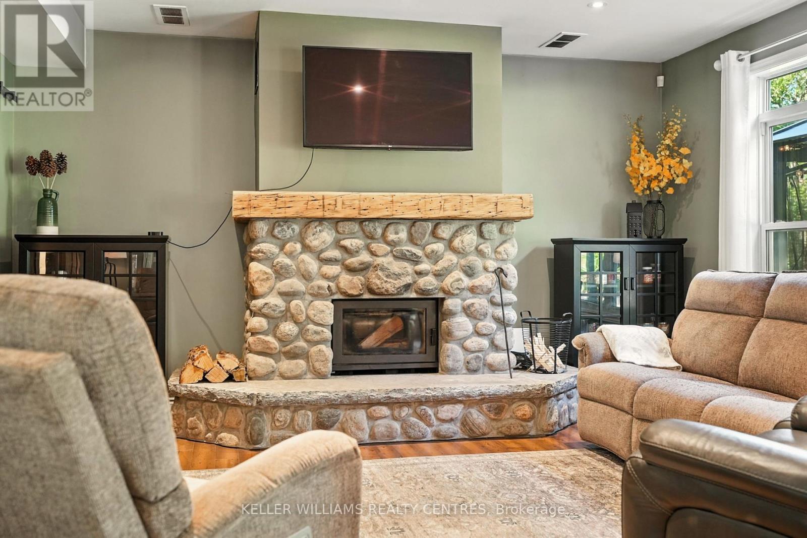 Photo 34 of 96 Lindgren Road E, Huntsville ON