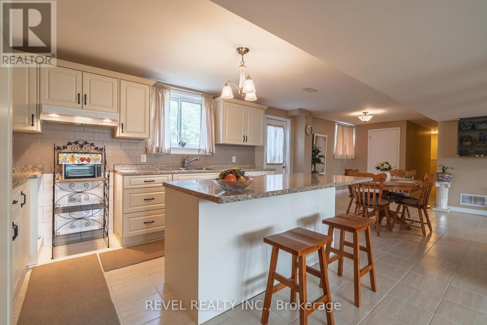 Photo 10 of 3641 Rapids View Drive, Niagara Falls ON