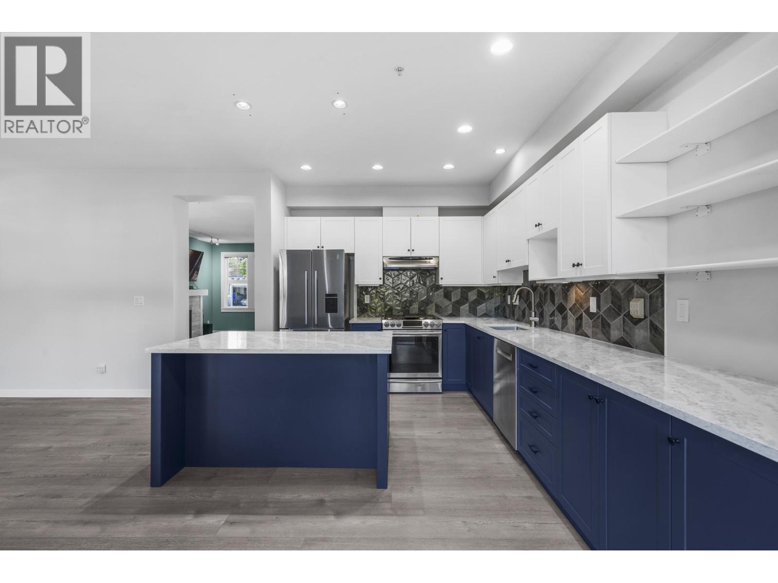 Photo 11 of 32 19452 Fraser Way, Pitt Meadows BC