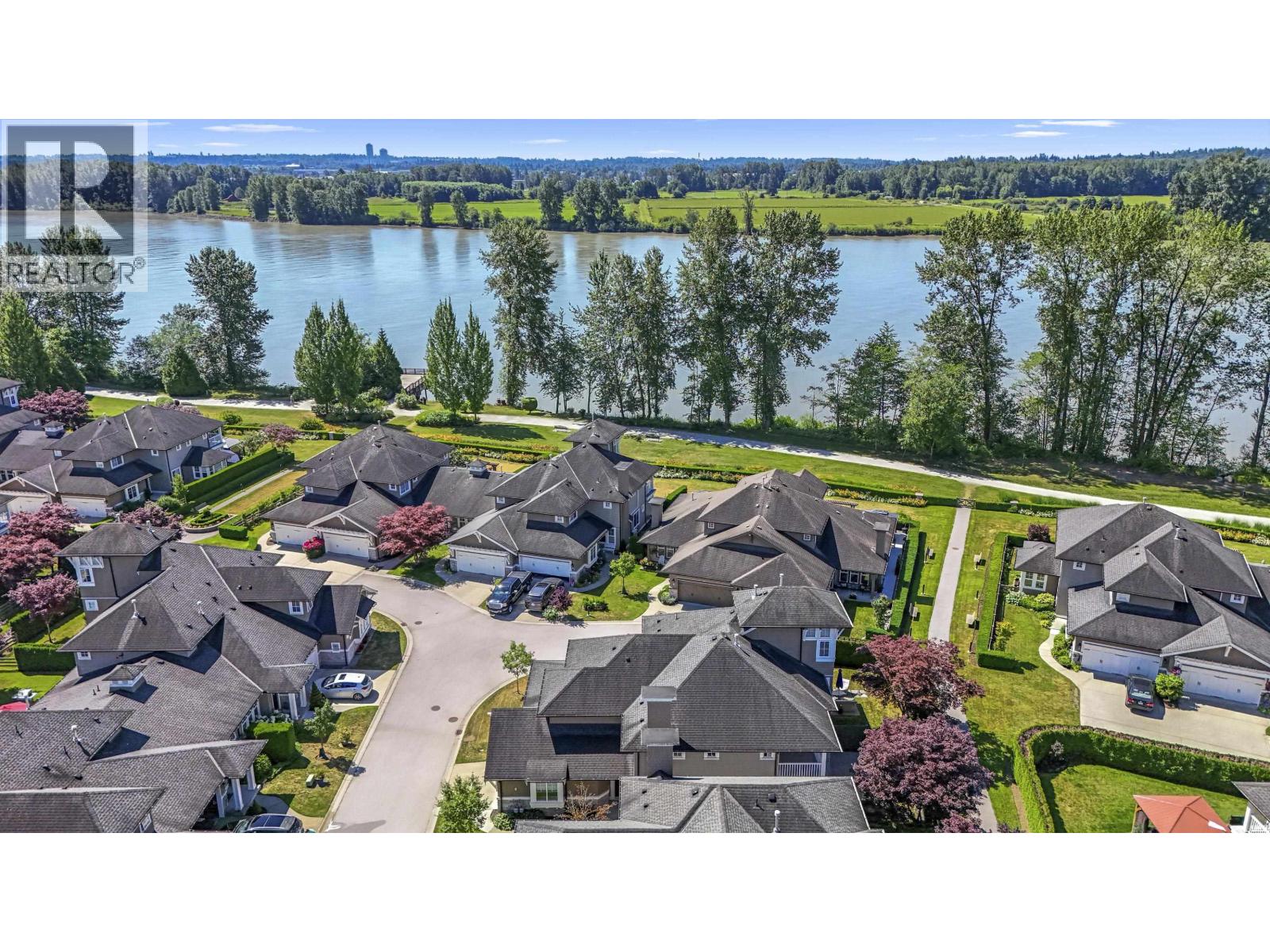 Photo 4 of 32 19452 Fraser Way, Pitt Meadows BC