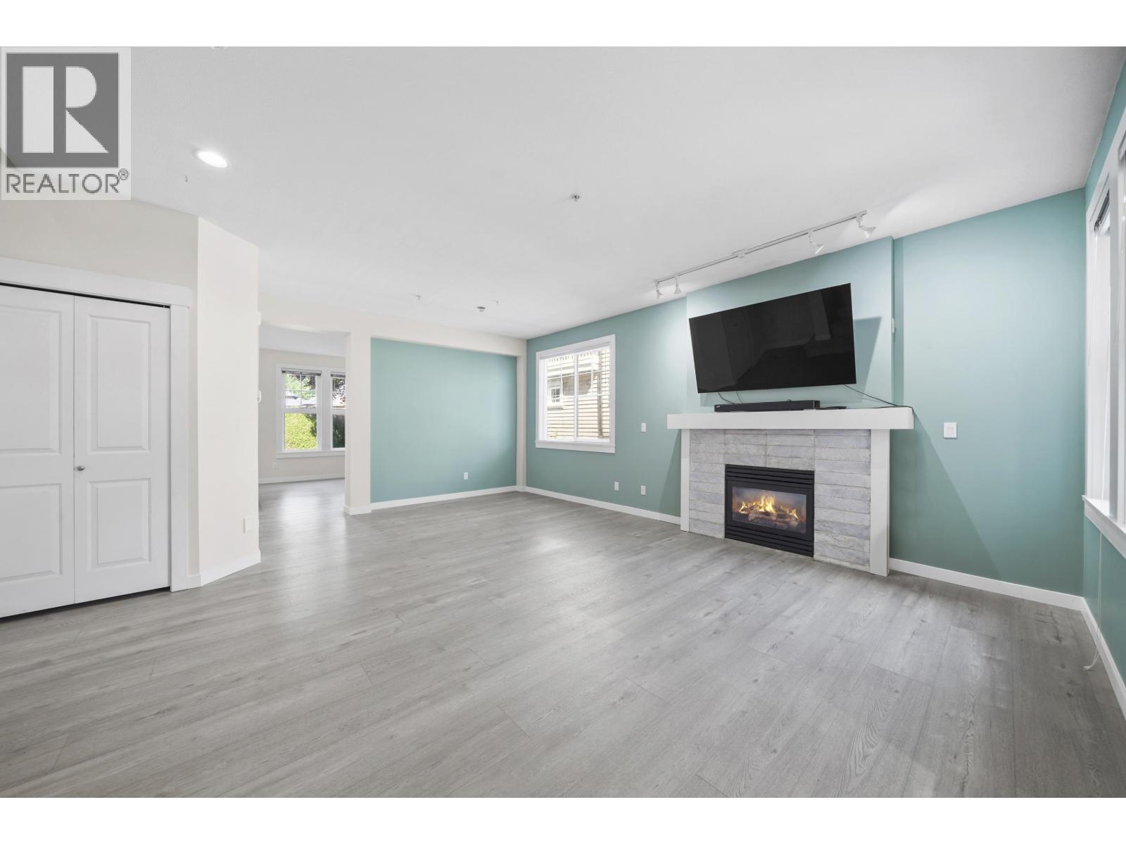 Photo 6 of 32 19452 Fraser Way, Pitt Meadows BC