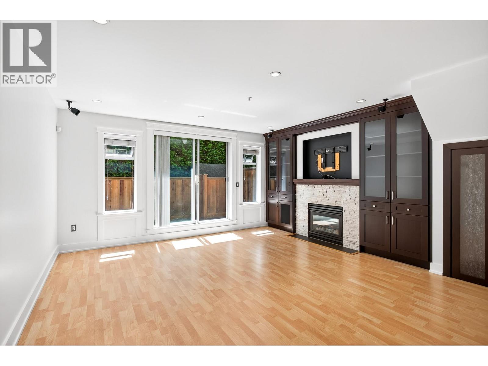 Photo 3 of 60 3436 Terra Vita Place, Vancouver BC