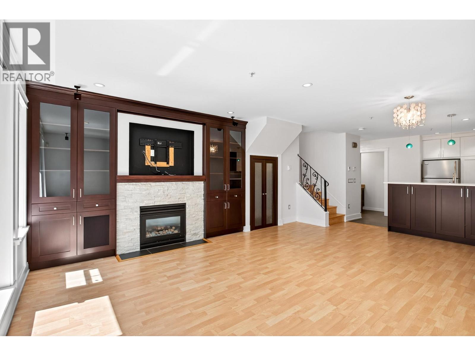 Photo 5 of 60 3436 Terra Vita Place, Vancouver BC