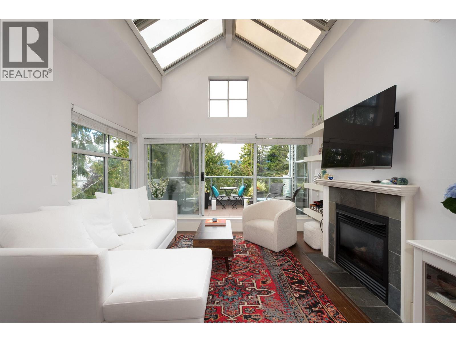 Photo 1 of 402 2250 W 3rd Avenue, Vancouver BC