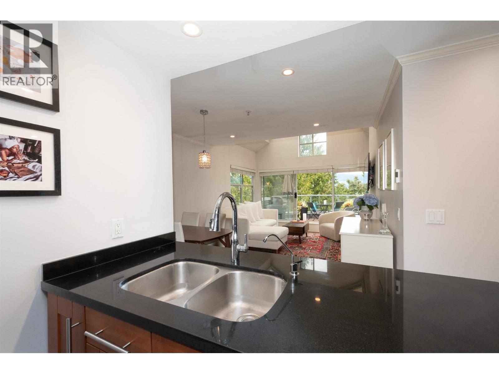 Photo 14 of 402 2250 W 3rd Avenue, Vancouver BC