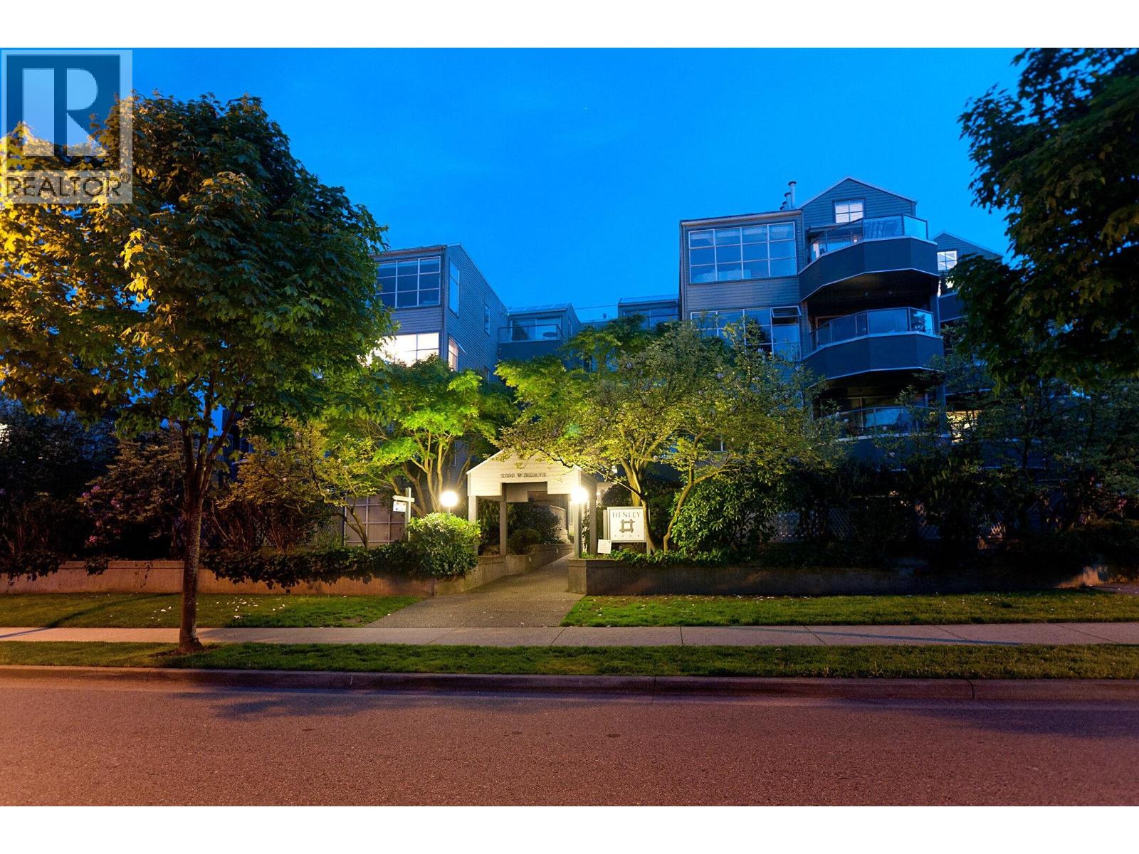 Photo 26 of 402 2250 W 3rd Avenue, Vancouver BC