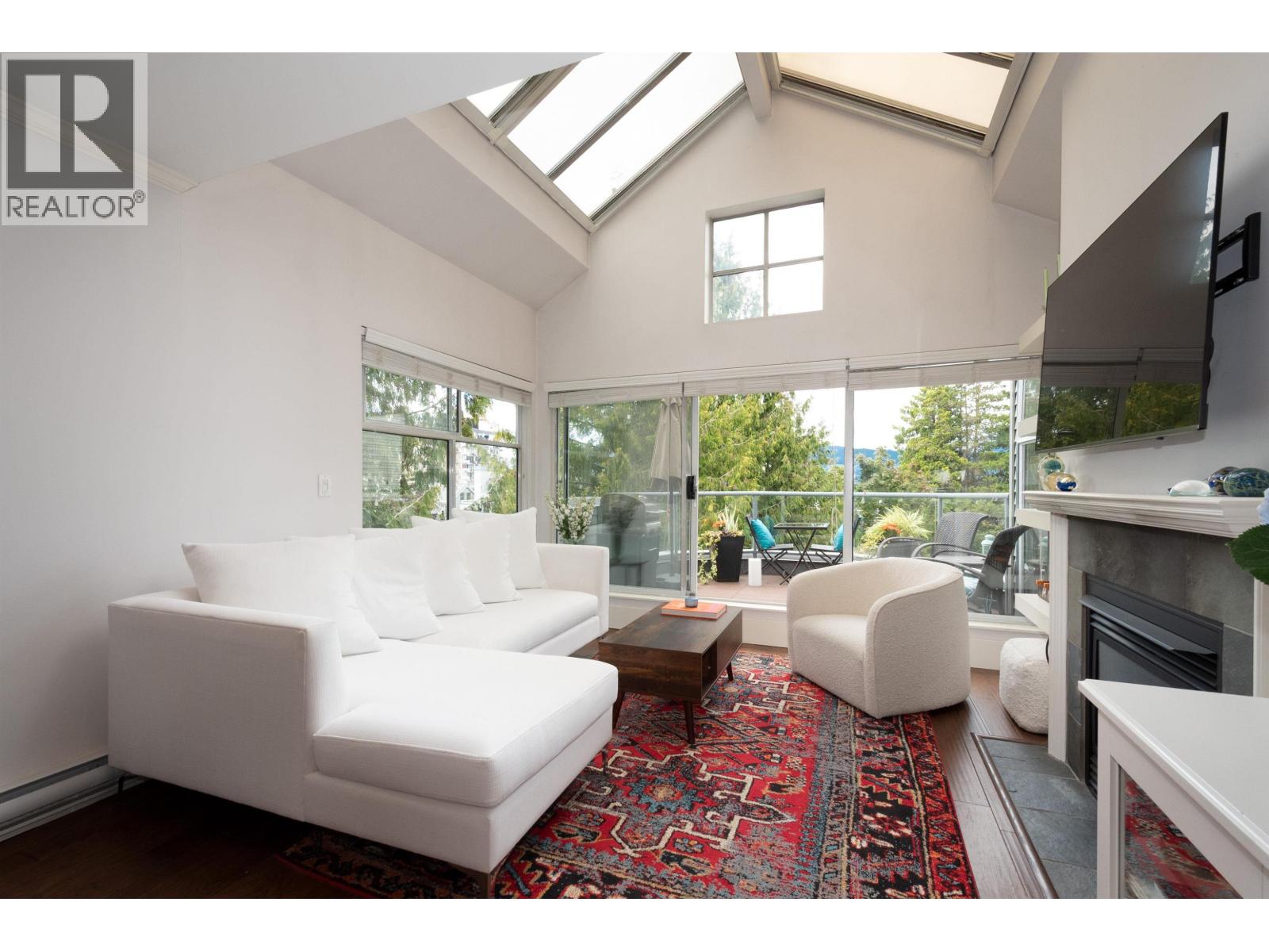 Photo 3 of 402 2250 W 3rd Avenue, Vancouver BC