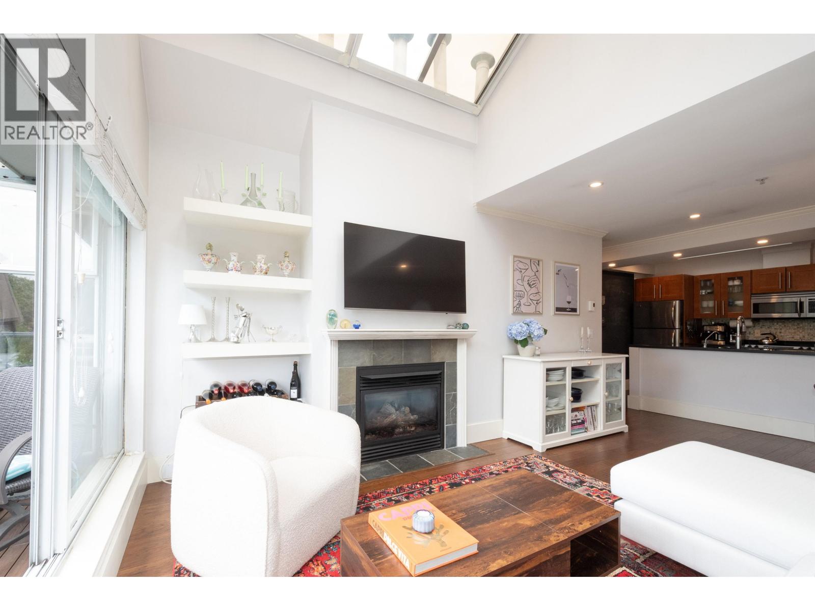 Photo 8 of 402 2250 W 3rd Avenue, Vancouver BC