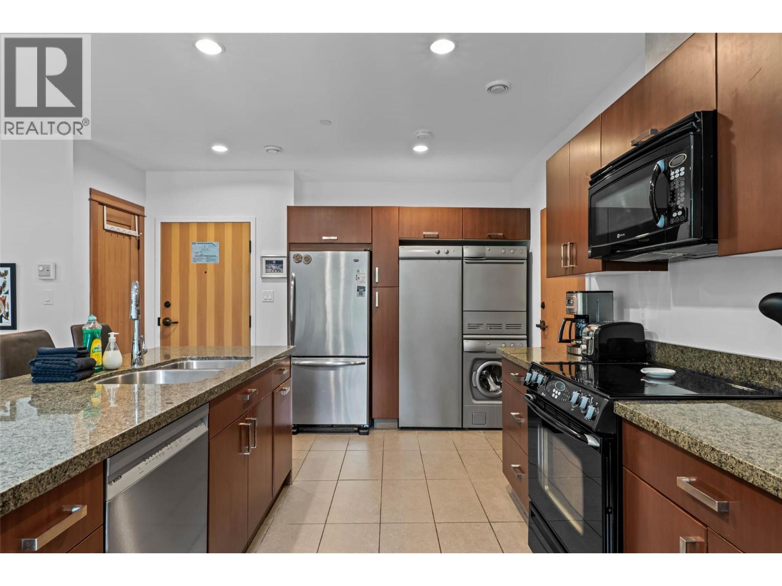 #304 3270 Village Way - 5