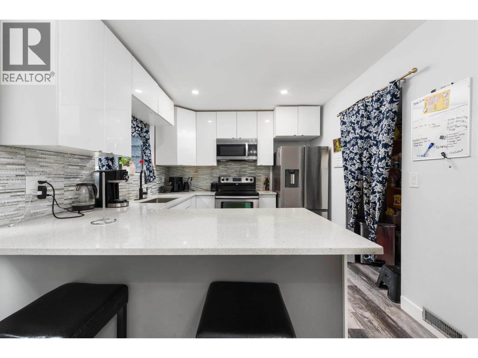 Photo 4 of 3141 Raleigh Street, Port Coquitlam BC