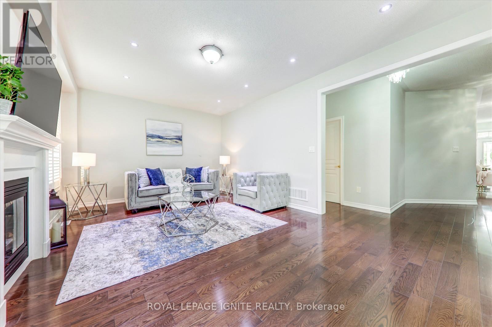 Photo 11 of 52 Bernbridge Road, Markham ON