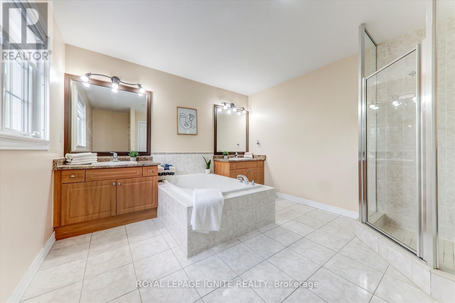 Photo 24 of 52 Bernbridge Road, Markham ON