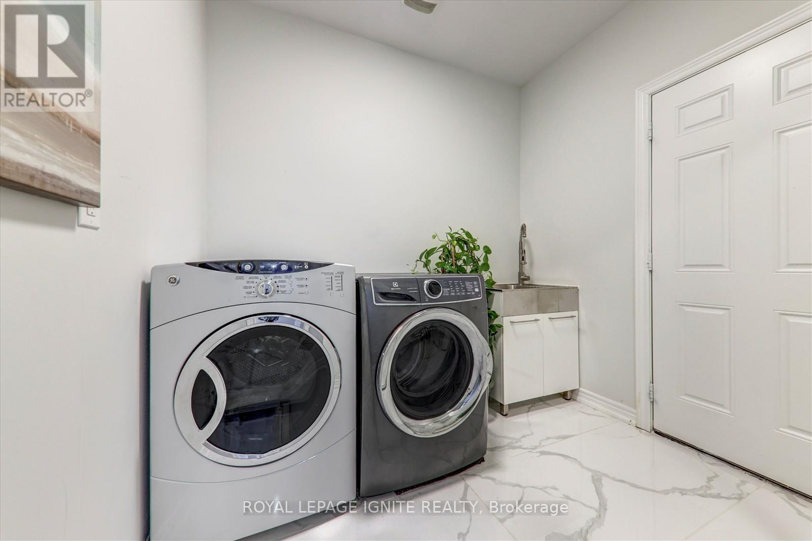 Photo 20 of 52 Bernbridge Road, Markham ON